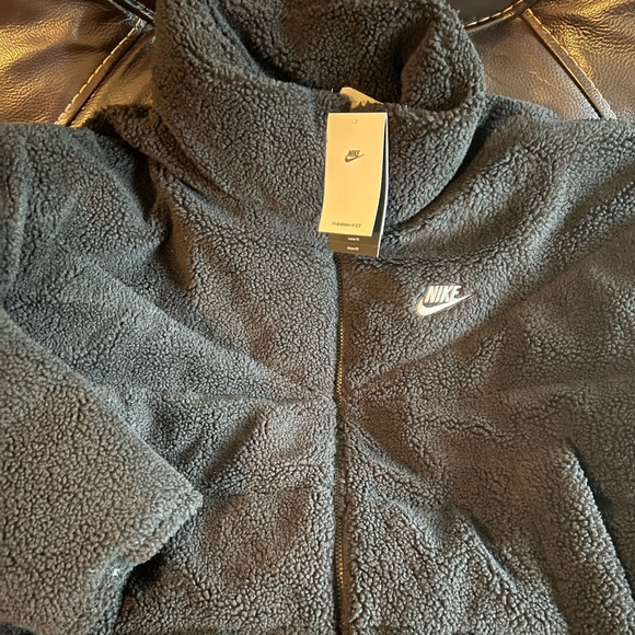 NWT Fur Nike Puffer Coat sz L - Picture 4 of 10